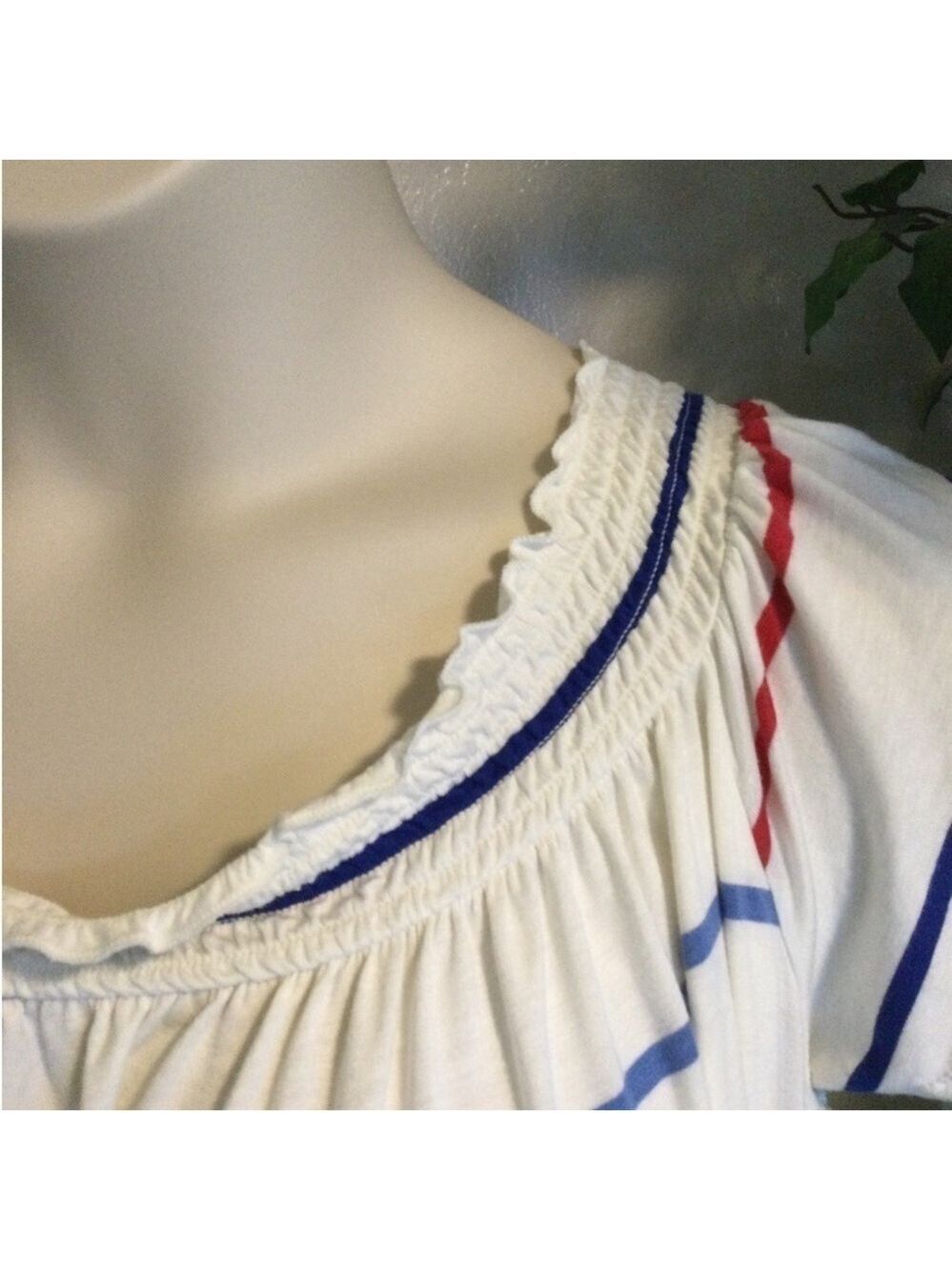 SO on or off shoulder short sleeve top Woman’s Juniors XL white blue red - Picture 8 of 15